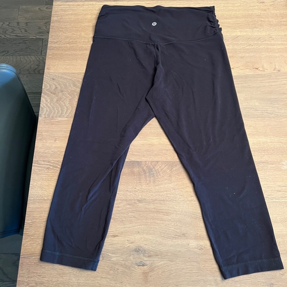 Lululemon Black Capri - Size 10 - Picture 3 of 6